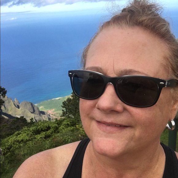 Meet your Posher, Kelli - Picture 1 of 1